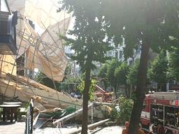 "<strong>건물</strong> 휘고 시멘트 떨어져"…커플 덮친 잠원동 <strong>건물</strong> '<strong>붕괴</strong>징조' 있었다