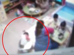 원장 보자 자지러진 아이…CCTV 보니 '<strong>덮개</strong> 의자' 감금