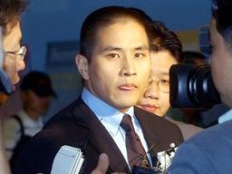 유승준, 한국 땅 밟을 길 열릴 듯…대법 "비자 <strong>거부</strong> 위법"(종합)