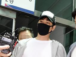 '<strong>성폭행</strong> 혐의' <strong>강지환</strong> "피해자들, 댓글로 상처 받고 있다 들었다” 사죄