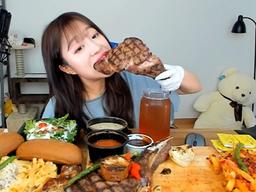 라면 18봉지를 한 번에? <strong>먹방</strong>계의 샛별 쯔양의 인기 비결