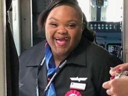 승무원이 된 시한부 <strong>다운증후군</strong> 소녀…다음 소원은 ‘디즈니 공주’