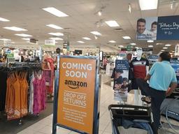 "아마존 반품 대신해 드려요" 적과 손잡은 백화점 매출 껑충