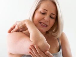 <strong>팔꿈치</strong> 안쪽 <strong>통증</strong>, ‘골프엘보’의 원인과 치료