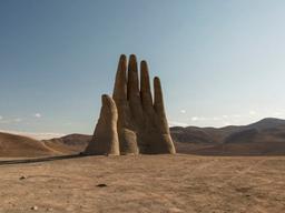 <strong>신기루</strong> 같네…칠레 사막 위 ‘거인의 손’을 아시나요?