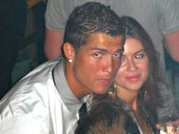 <strong>호날두</strong>, 성폭행 주장 여성에 거액 <strong>합의금</strong> 지불 증거 포착