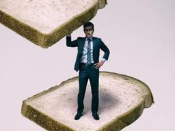 [스토리뉴스 #더]‘<strong>신중년</strong>’이라고 썼는데 ‘샌드위치’로 읽힌다