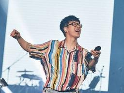 <strong>하현우</strong>, <strong>욕설</strong> <strong>의상</strong> 사과 "바지에 써 있던 글씨를 인지 못해…반성할 것"