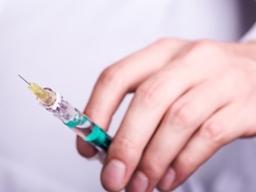 '아들 여자친구에 <strong>마약</strong> 투약' 50대, 체포 순간에도 <strong>마약</strong>에 취해 있었다