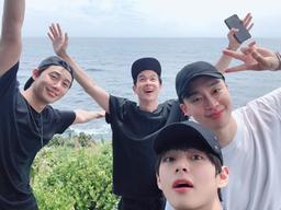 <strong>방탄소년단</strong> 뷔, 박서준·최우식·픽보이와 여름휴가 ‘훈훈함 넘치네’