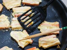 전 부치다 프라이팬에 불이 붙는다면?