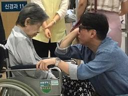 "엄마와 나"…출국 앞둔 윤종신, 母 향한 애틋함 '뭉클'