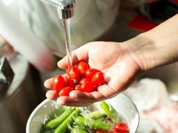 과일과 채소, 어떻게 씻어야 잔류 <strong>농약</strong> 걱정 없을까?