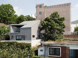 서울 시내를 한눈에 담는 ‘은둔의 <strong>벙커</strong>’