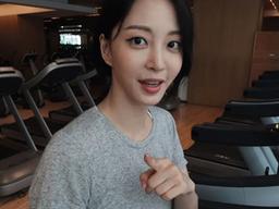 "다 부숴버린다"…한예슬, <strong>유튜버</strong>로 변신해 '<strong>운동</strong> 비법' 전수