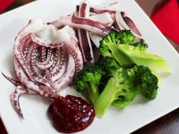 건강하게 즐기는 오징어브로콜리<strong>숙회</strong>