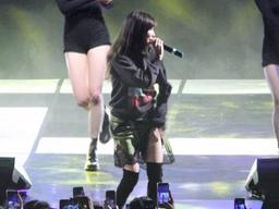 현아, 치마 올리는 파격 퍼포먼스 '姓상품화VS<strong>팬</strong><strong>서비스</strong>'