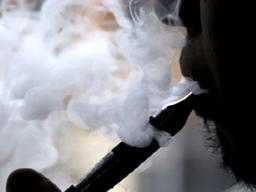 미국發 액상형 전자<strong>담배</strong> ‘비상’…퇴출 가능성↑