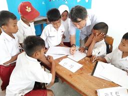 찌아찌아족 한글 채택 10년…흐지부지 안되고 오히려 확산