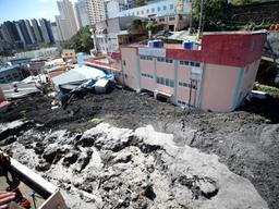 <strong>태풍</strong>이 할퀸 부산 대형 산사태…토사 3m 아래 4명 매몰·시신 훼손