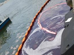 바다에 기름 10톤 유출됐는데…기업들 자체점검에서 “모두 양호”