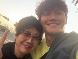 '효자 끝판왕' 김종국, 母 모시고 LA 방문 "또 어머니랑..죄송합니다 아버지"