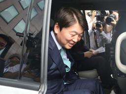 안철수의 ‘<strong>밀당</strong> 정치’…복귀시기, 내년으로 늦춰지나