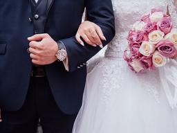 "결혼하지 않고 가족이 될 수는 없을까요?"