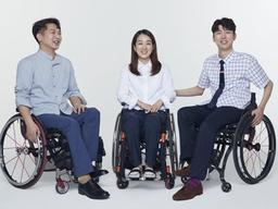 휠체어 탄 장애인의 옷은 디자인부터 달라야 합니다