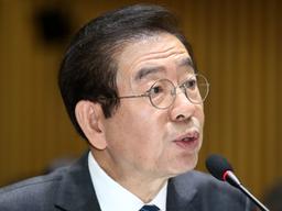 <strong>이언주</strong> "아드님 어디 계시냐"…박원순 "답하지 않겠다"