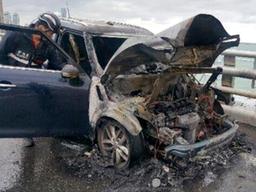 광안대교 달리던 車에서 불…"사이드<strong>브레이크</strong> 안 내리고 운전"