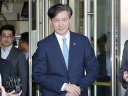 <strong>조국</strong> 전 장관, <strong>서울대</strong> 빠른 복직 이유는?