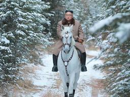 김정은, 백마 타고 백두산행…"미국이 강요한 고통에 <strong>인민</strong> 분노"