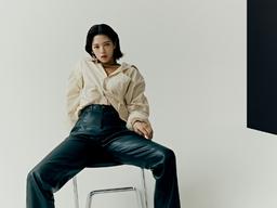 <strong>트와이스</strong> <strong>정연</strong>, 첫 개인 화보…긴 머리로 새로운 매력