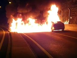 고속도로서 <strong>BMW</strong> <strong>화재</strong>…지나가던 보험사직원이 운전자 대피시켜