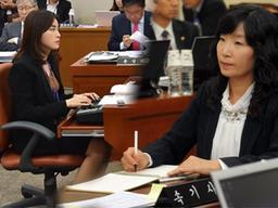 전쟁이 나든, 똥물 날라오든 우리는 무조건 이 자리에 앉아있습니다