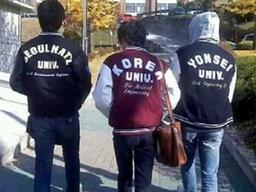 '웃돈 줘도 없어서 못사' 중고카페 들썩이게 만든 야구잠바의 정체