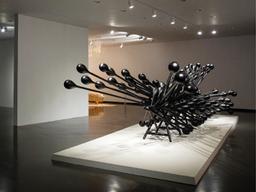 가을옷을 곱게 갈아입은 올림픽 조각공원. 예술로 통하는 ‘문’도 활짝 열렸다.