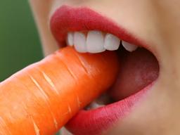 "놀다가 이가 빠졌어요" 빨리 치과 가져가면 이식 가능