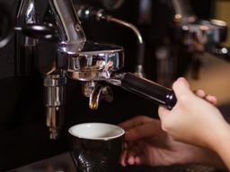 퇴직하고 커피전문점이나…?! 망하기 싫으면 보고 가세요