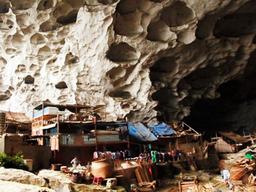 17<strong>가구</strong> ‘최후의 동굴 부락’은 언제까지 유지될 수 있을까