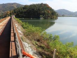 <strong>성관계</strong> 영상 유포한 순경 휴대전화…가족이 버렸나?