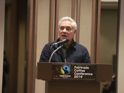 “커피 시장은 200억 달러 규모인데, 커피 농부들 <strong>임금</strong>은...”