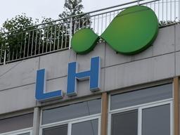 "<strong>흙수저</strong>가 부럽다고?"…LH 광고에 청년들 뿔났다