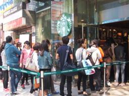 카페베네는 계속 없어지고 스타벅스만 기형적으로 늘어나는 이유