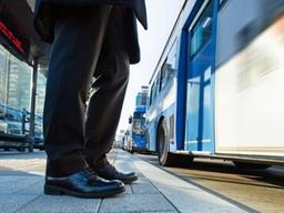 출퇴근 지하철서 '짝다리'하면 안되는 이유