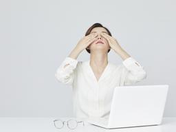 겨울철 건조해지기 쉬운 눈…<strong>비타민A</strong>·견과류가 눈 건강에 도움