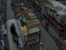 우유 2팩·사과 6개·음료 몇개 배고파서 훔친 父子에게 일어난 '기적'