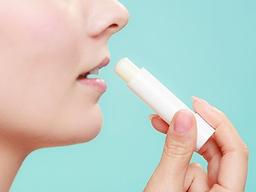 갈라지고 터지는 <strong>입술</strong>, '립밤' 제대로 고르는 법