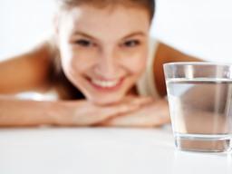 <strong>아침 식사</strong> 전, 물 한 잔 드셨나요